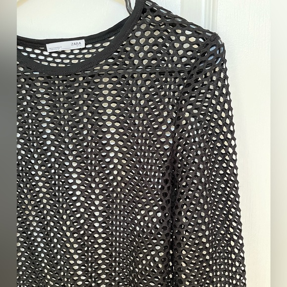Zara stretchy mesh top-long sleeve, raw edge bottom-fitted - Picture 3 of 7